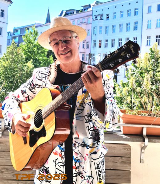 TPF 2025 mit Akustikgitarre